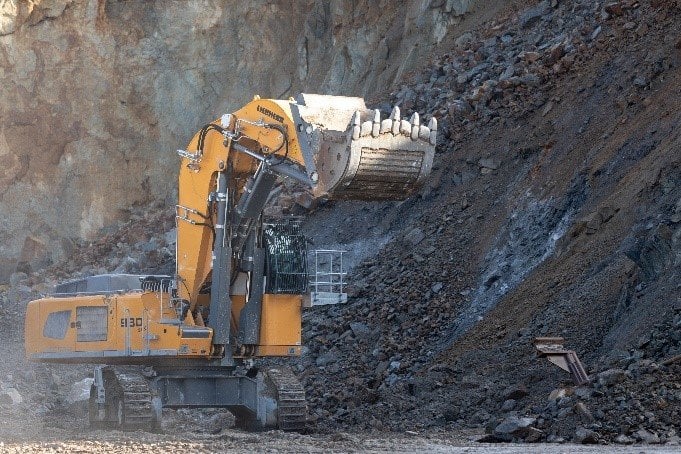 First R 980 SME shovel in France